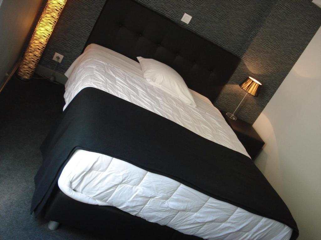 Hotel La Fayette Rochefort Rum bild